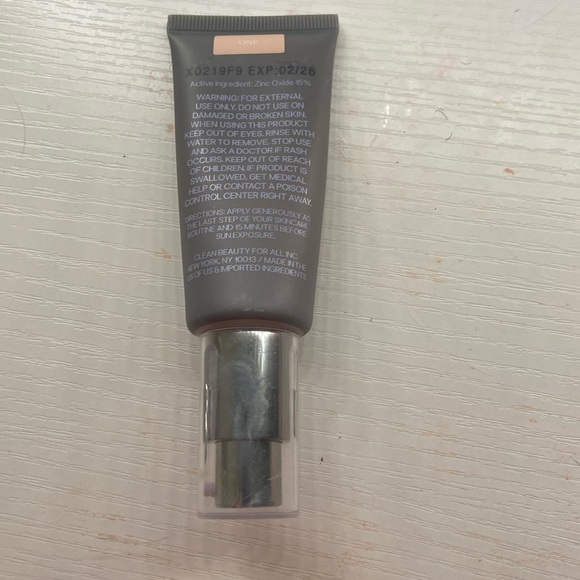 Saie Slip tint SPF 35 - Picture 2 of 2
